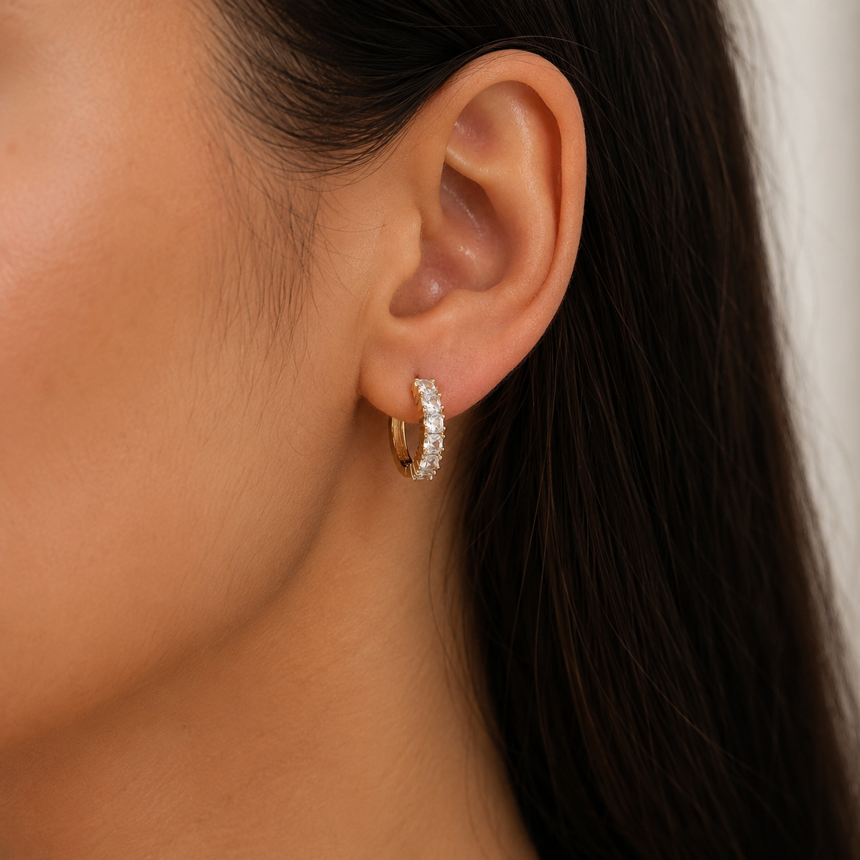 PM013G – Gold Multi CZ Prong Eternity Hoop Minđuše