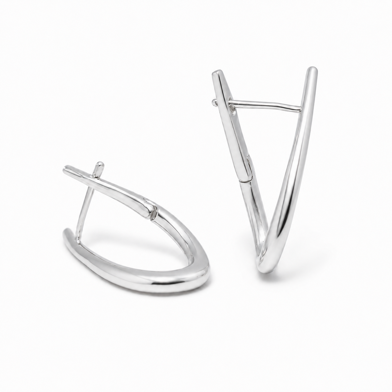 PM016 Silver Sharp V Huggie Minđuše od hirurškog čelika