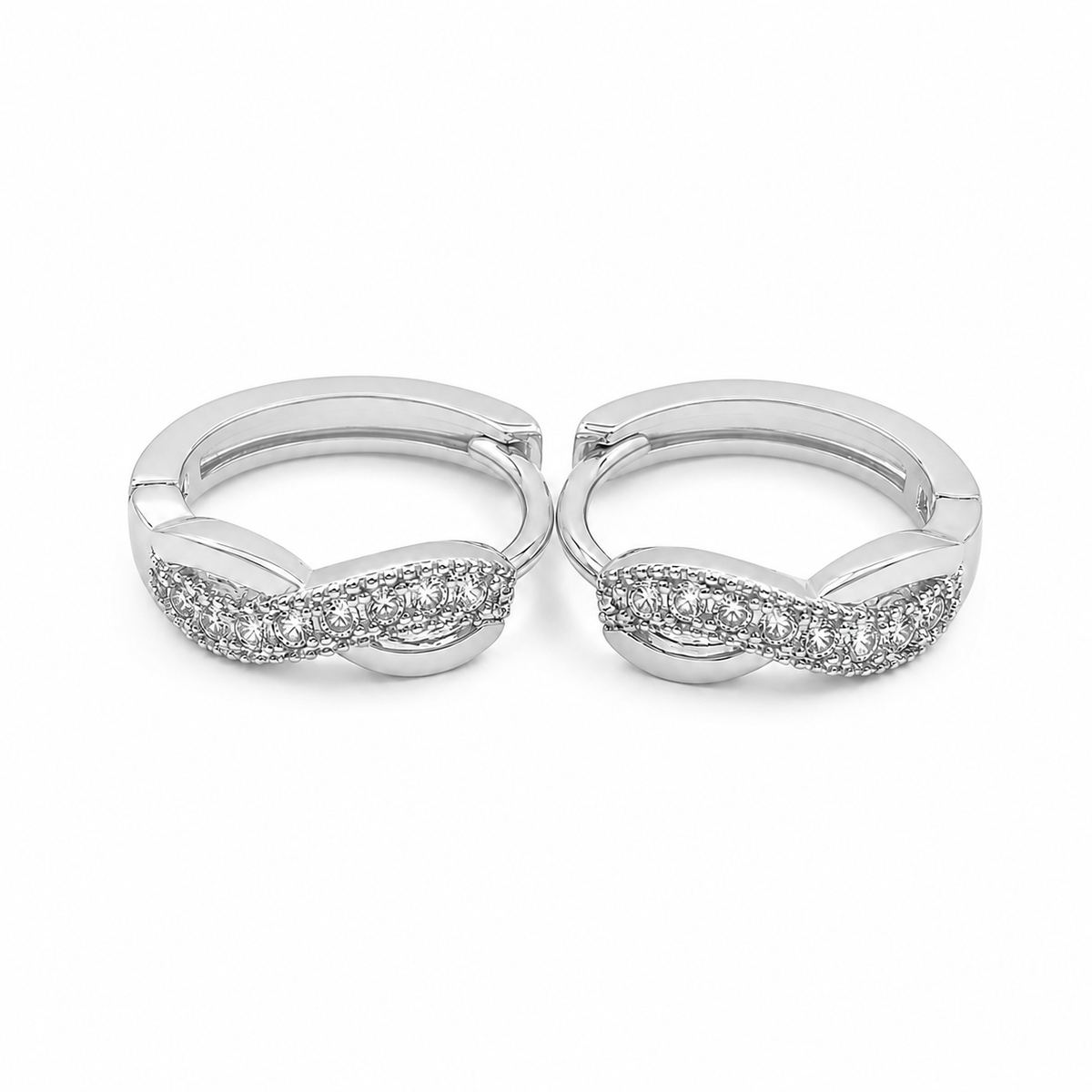 PM019 – Silver Twisted Infinity Pavé Huggie Minđuše