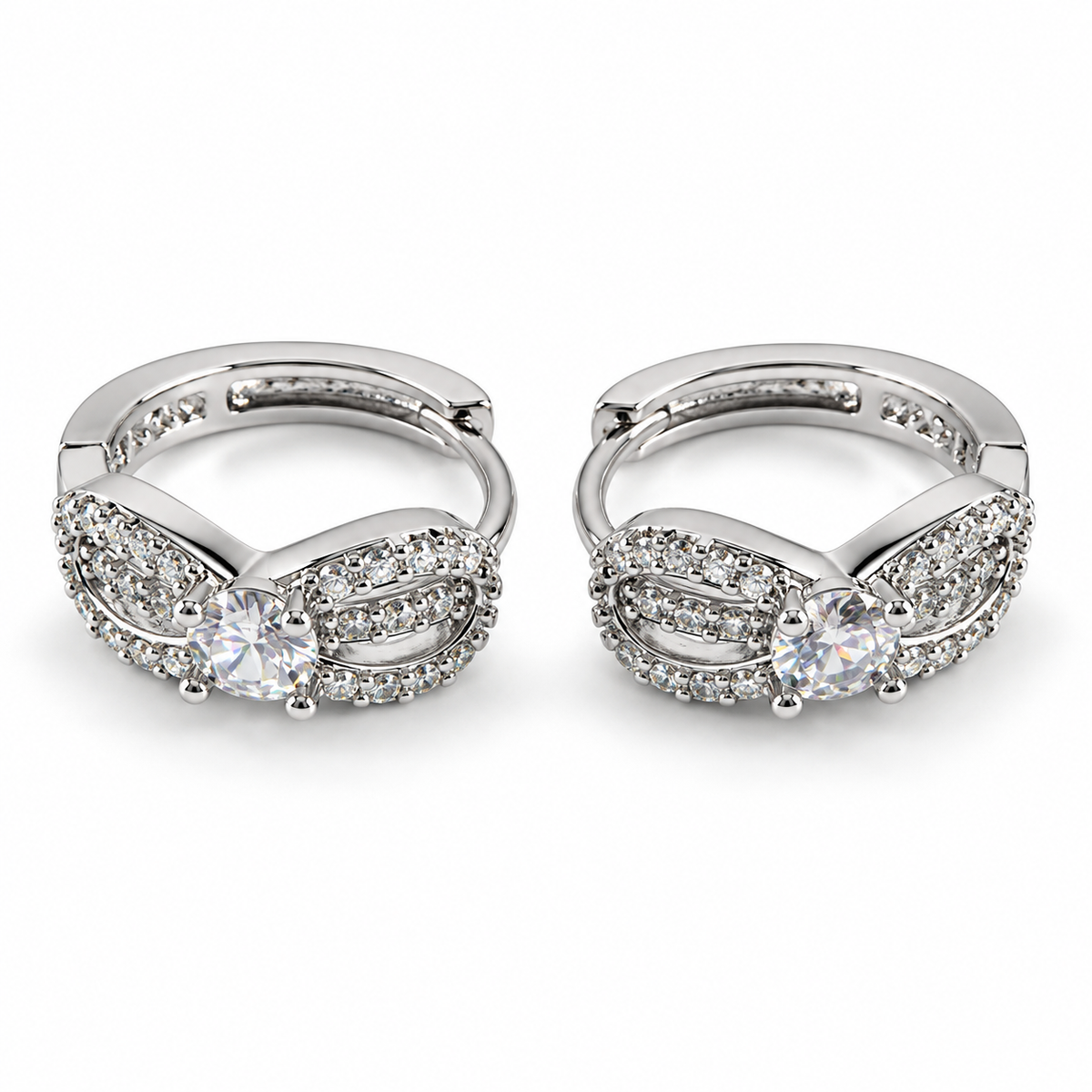 PM179 - Silver Round CZ Pavé Wing Huggie Minđuše od hirurškog čelika