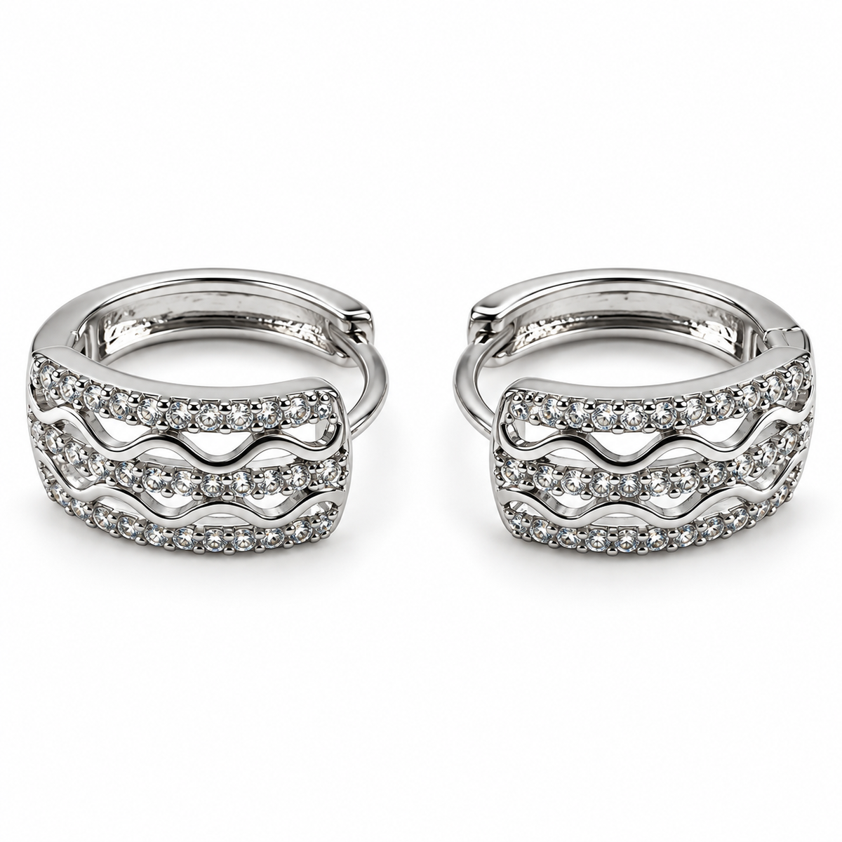 PM181 - Silver Triple Row Wave Pavé Huggie Minđuše od hirurškog čelika