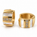 PM095G - Gold White Inlay Triple Sparkle Huggie Minđuše od hirurškog čelika