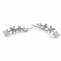PM200 - Silver Mixed-Cut Floral Vine Ear Climber Minđuše od hirurškog čelika, par izduženih srebrnih minđuša sa zakrivljenim cvetnim grančicama, listićima i prozirnim fasetiranim kamenčićima različitih oblika na beloj pozadini