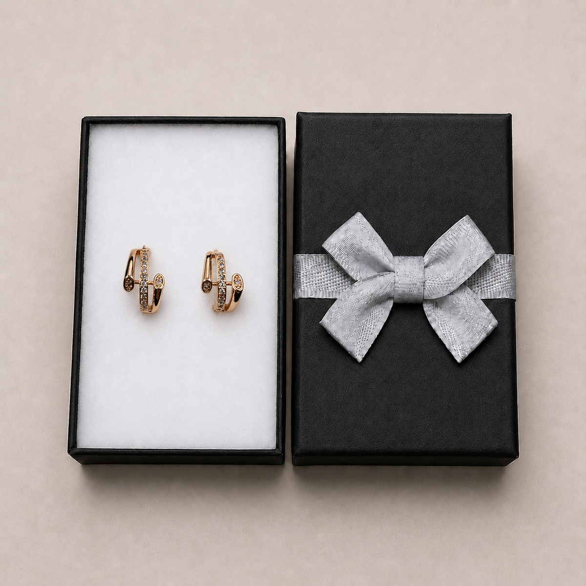 PM005G – Gold Double Hoop CZ Pavé & Oval Bezel Huggie Minđuše