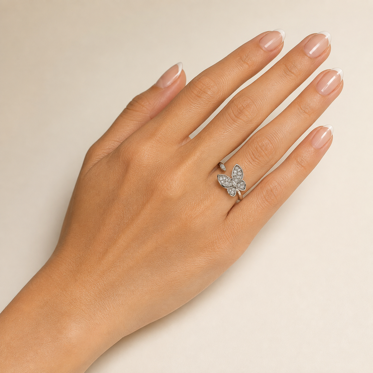 PP019 – Silver Grand Butterfly Pavé Open Prsten