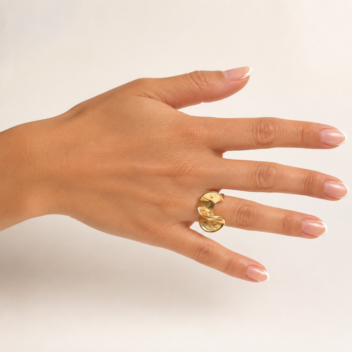 PP016G – Gold Chunky Double Arc Sculptural Prsten