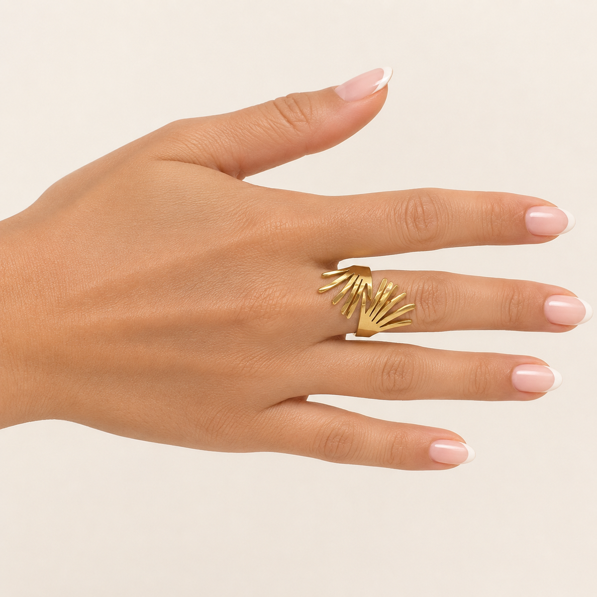 PP020G – Gold Multi Ray Wing Sculptural Prsten