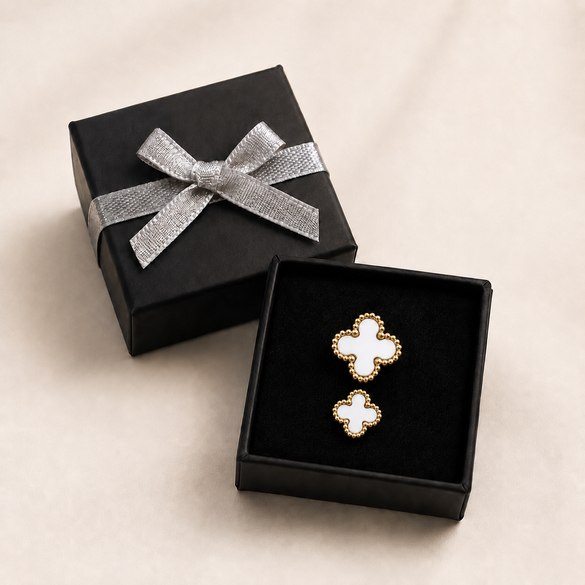PP002G – Gold White Twin Clover Open Prsten