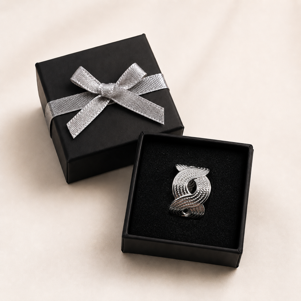 PP034 – Silver Wave Milgrain Interlace Cuff Prsten