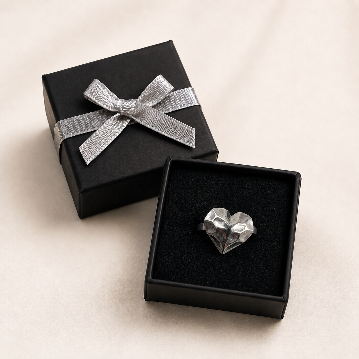 PP040 – Silver Faceted Geometric Heart Prsten