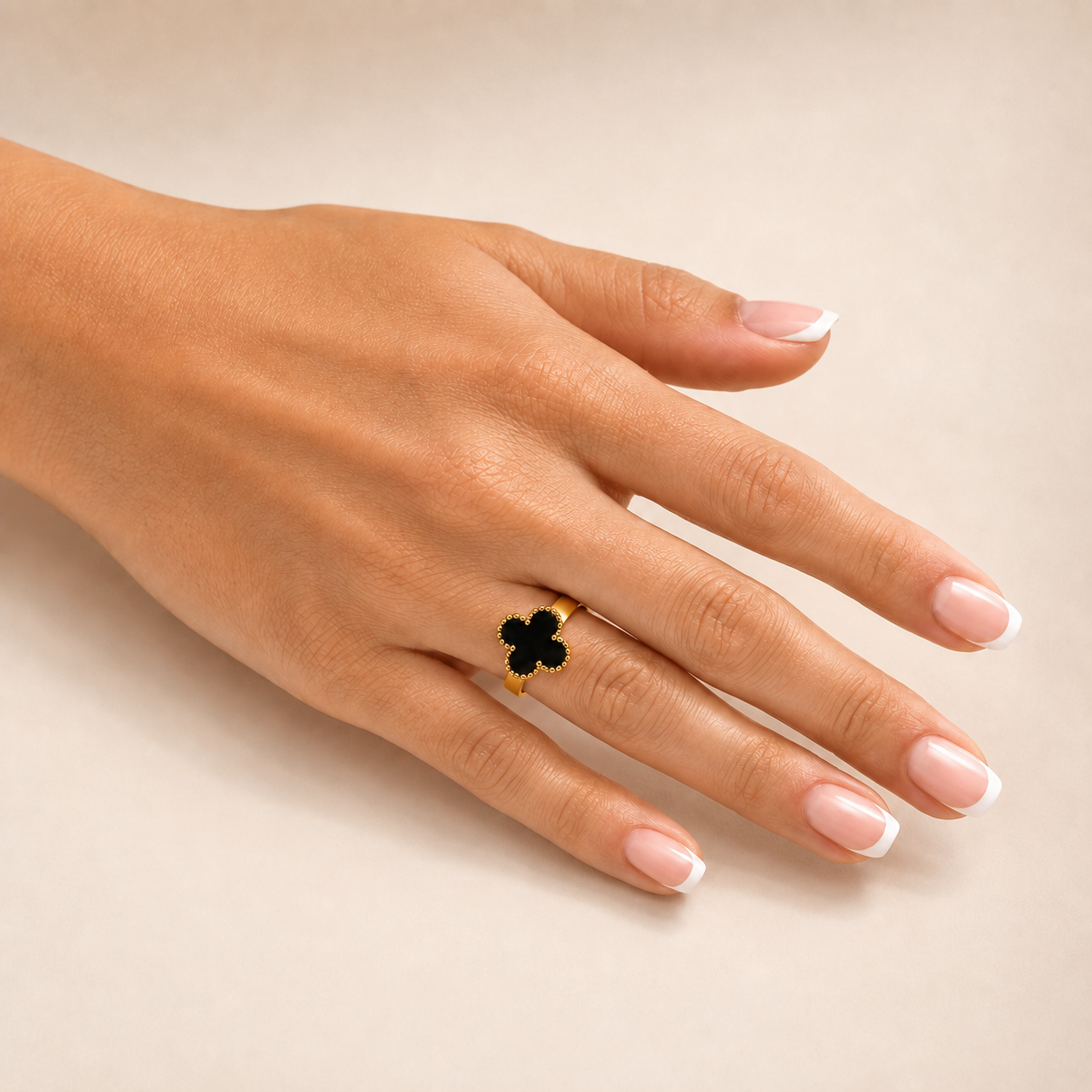 PP003G – Gold Black Clover Wide Band Prsten