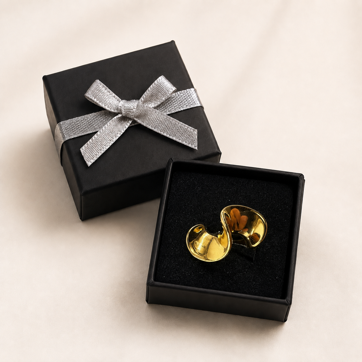 PP016G – Gold Chunky Double Arc Sculptural Prsten