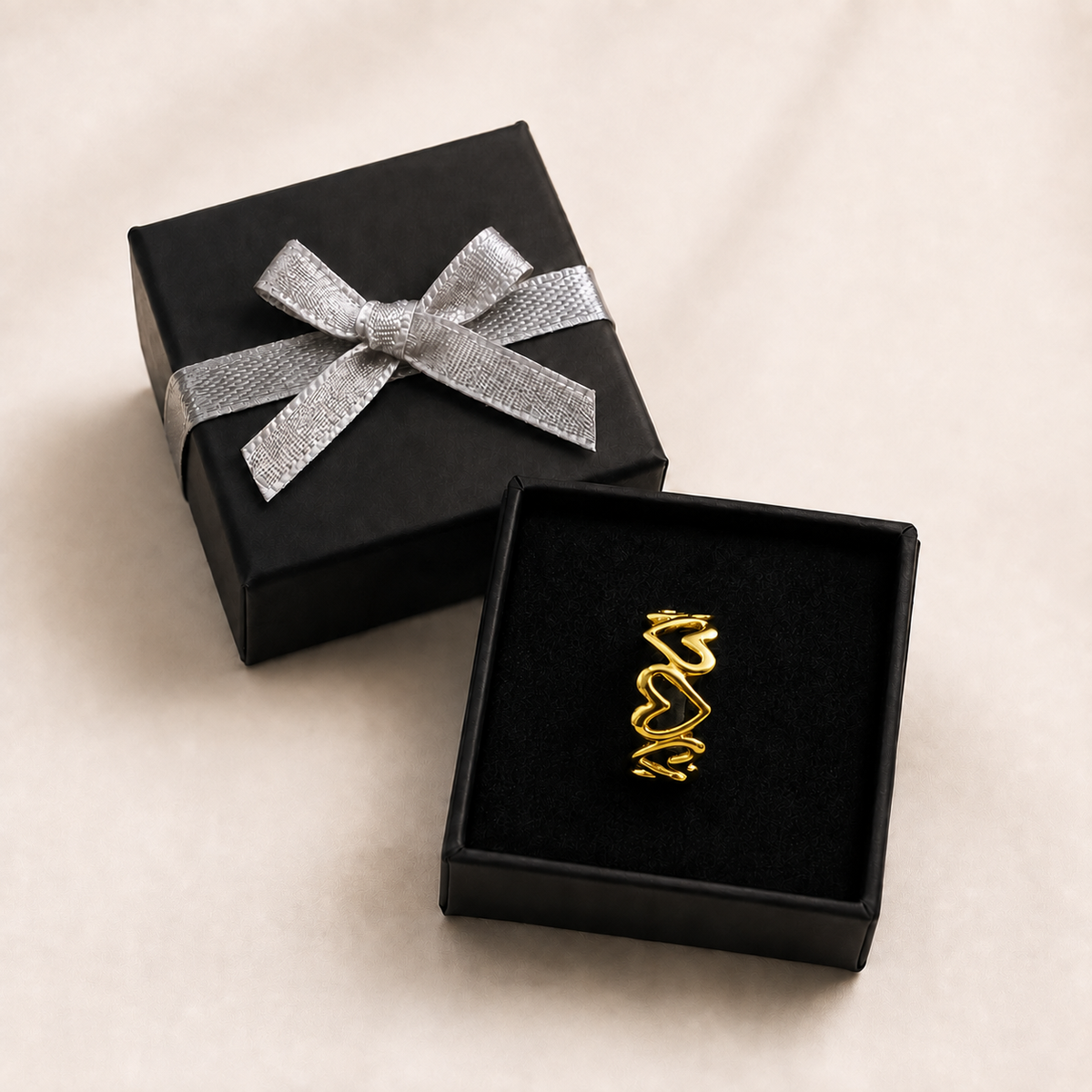 PP013G – Gold Multi Heart Eternity Band Prsten