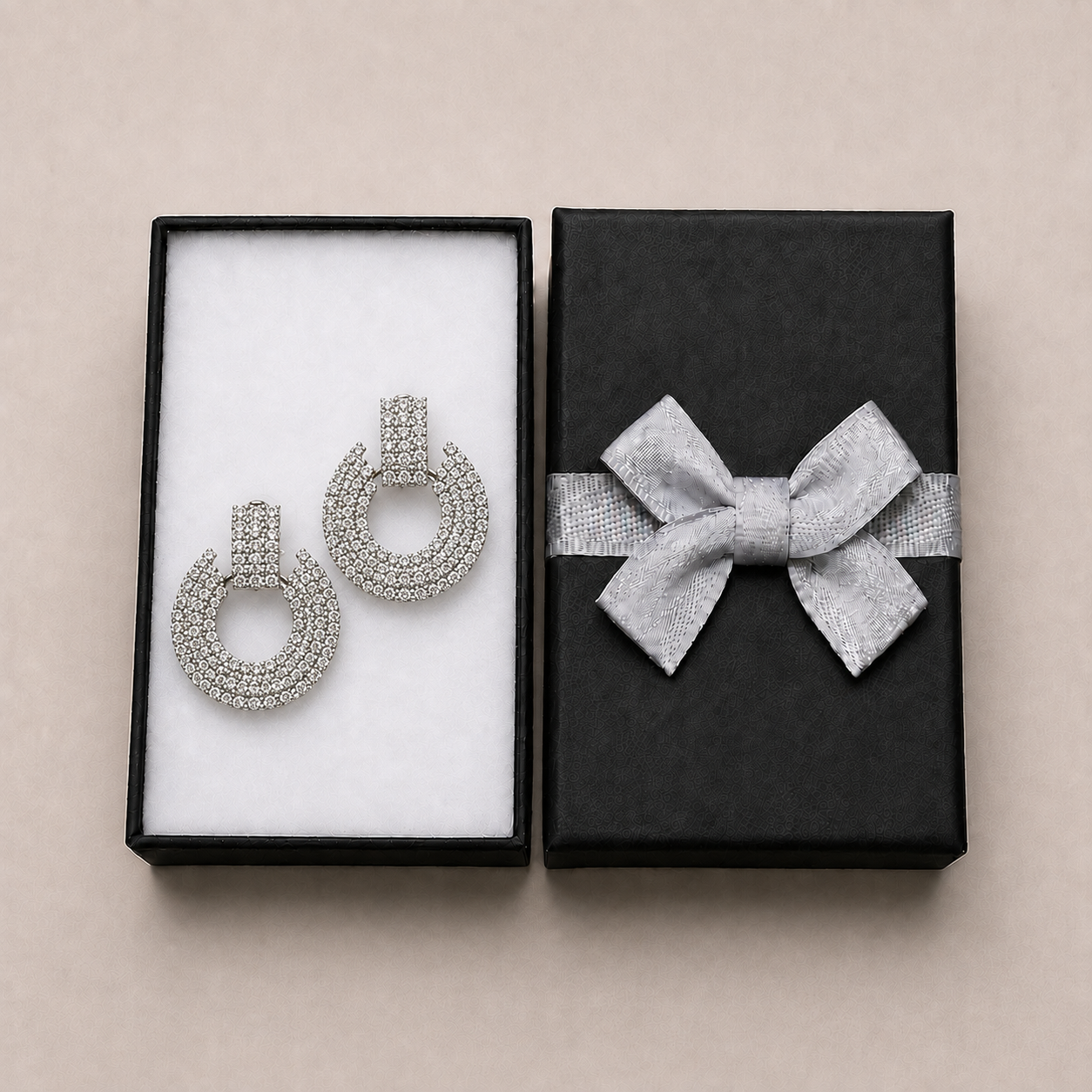 PM070 – Silver Pavé Crescent Door Knocker Minđuše