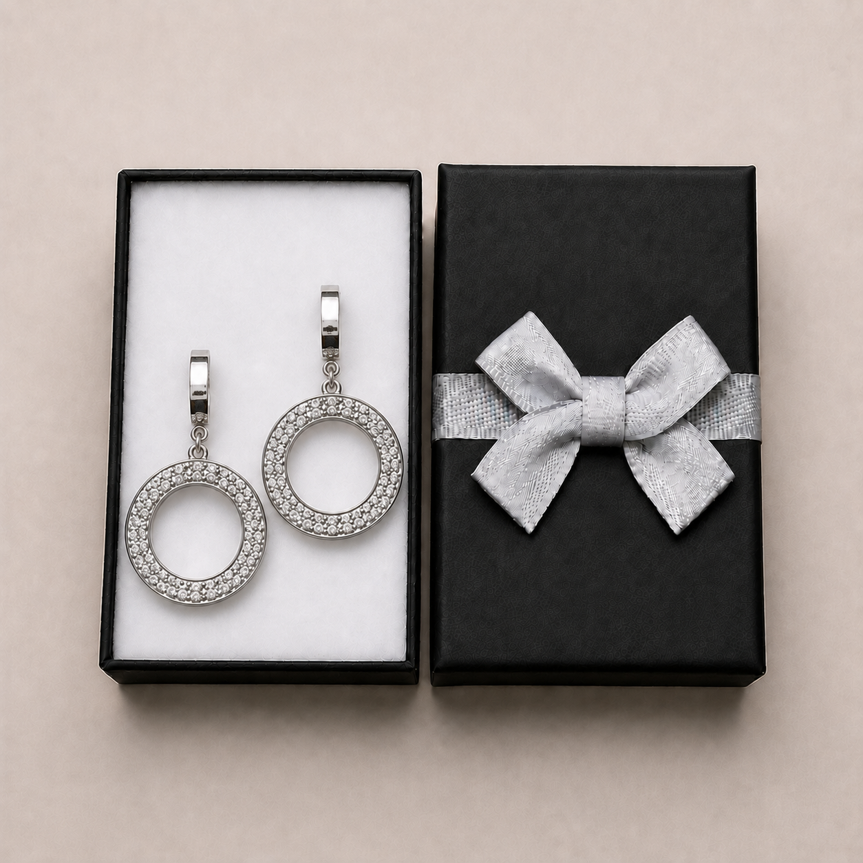 PM075 – Silver Circle Drop Pavé Minđuše