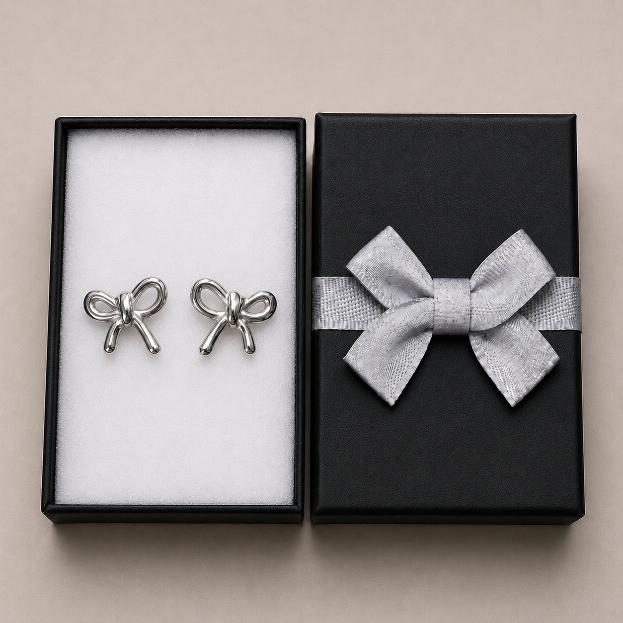 PM091 – Silver Ribbon Knot Stud Minđuše