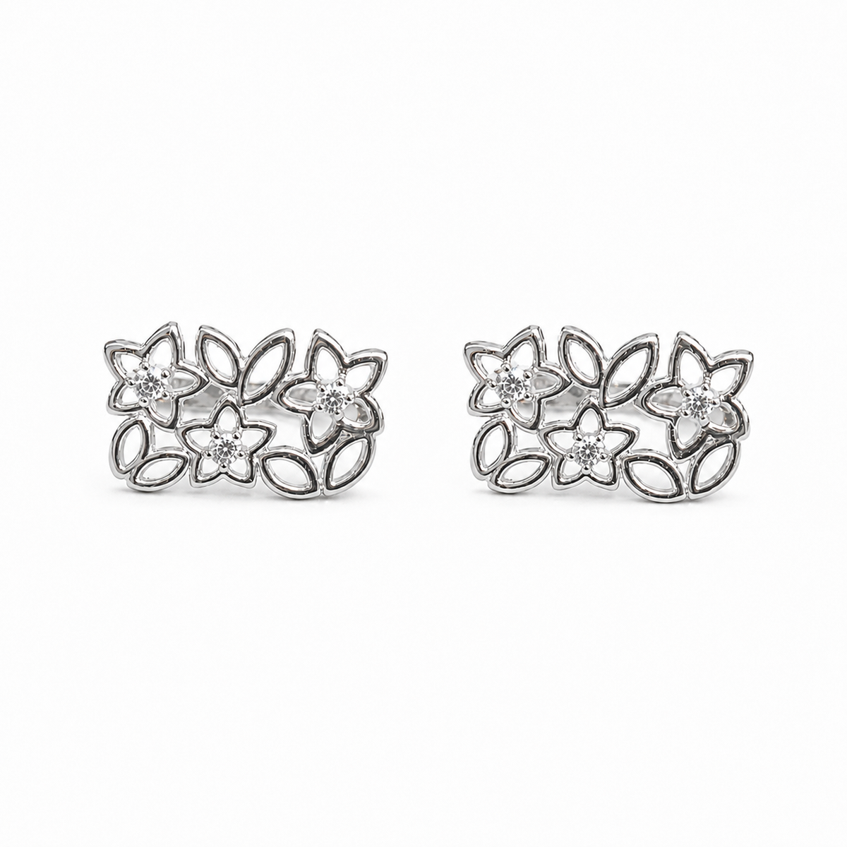 PM094 – Silver Open Floral Cluster Clip-On Minđuše