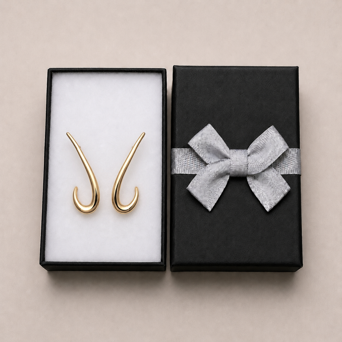 PM011G – Gold Teardrop Ear Crawler Minđuše