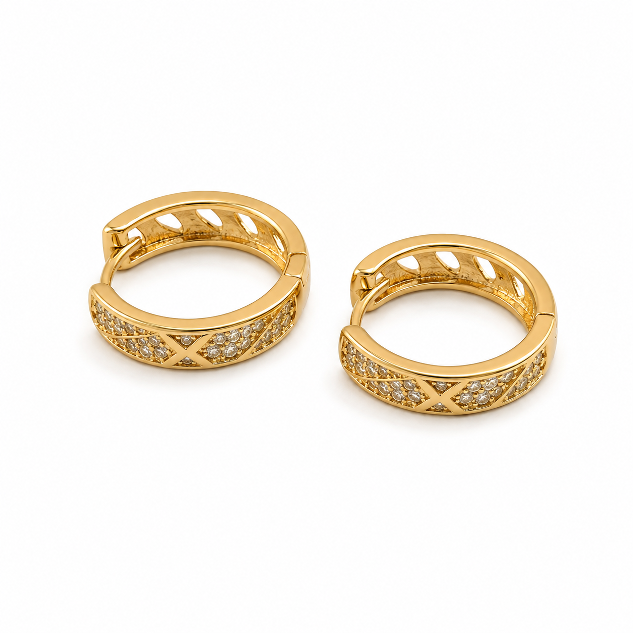 PM071G – Gold Chunky Round Pavé Huggie Minđuše