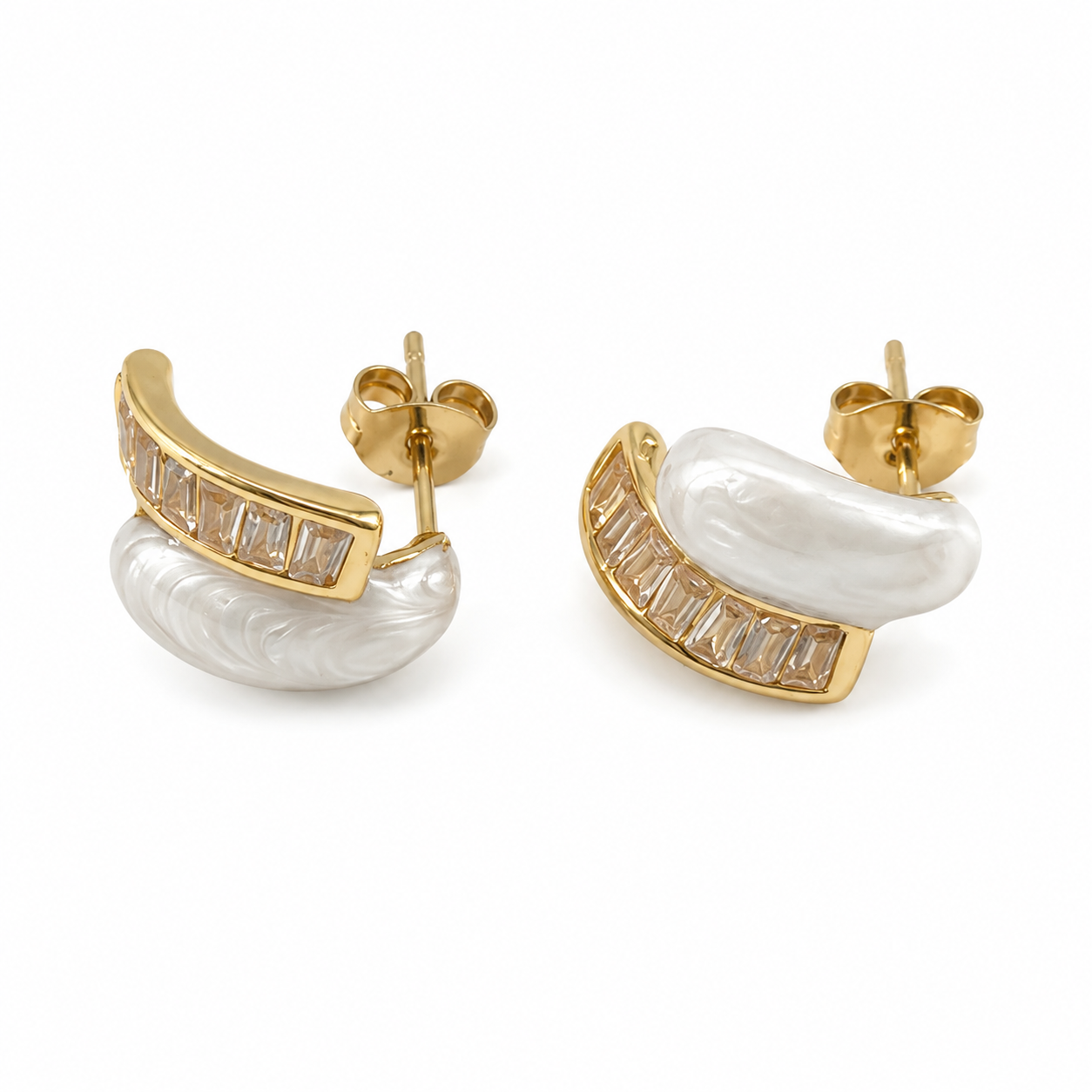 PM087G – Gold Crescent MOP Baguette Channel Stud Minđuše