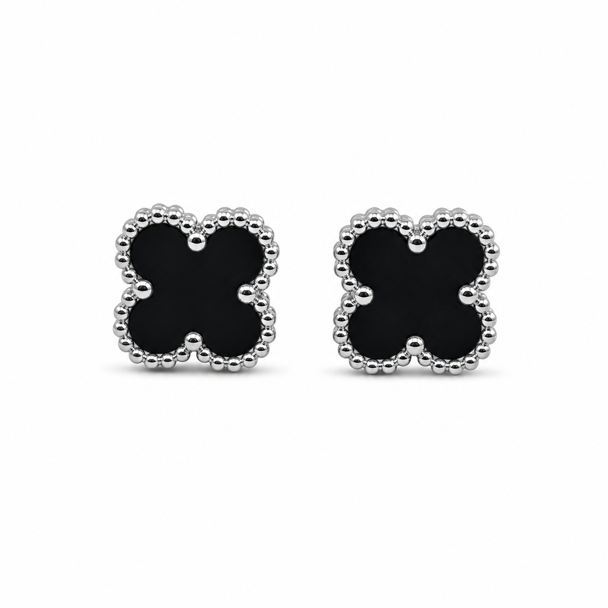 PM155 – Silver M Black Four-Leaf Clover Stud Minđuše