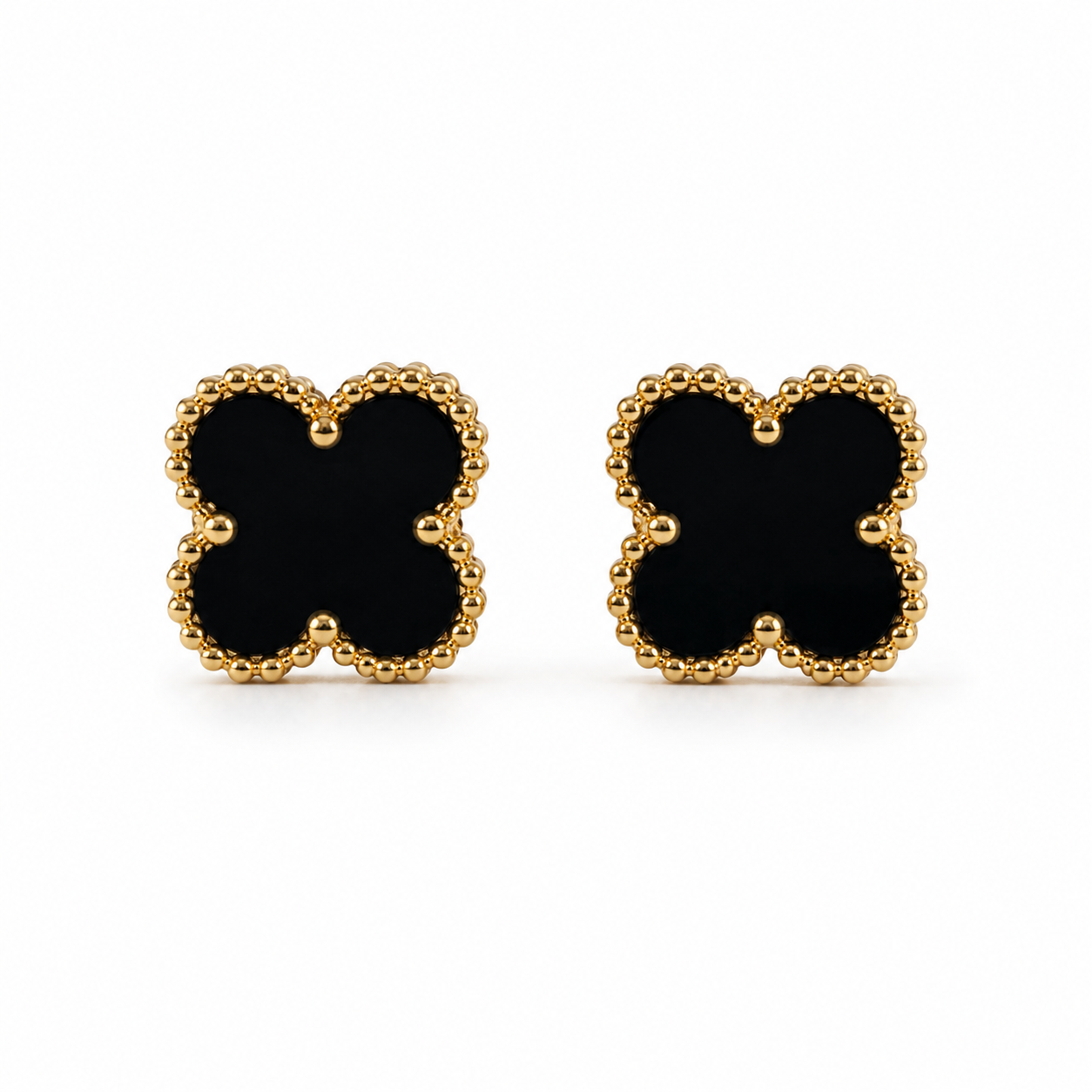 PM093G – Gold M Black Four-Leaf Clover Stud Minđuše