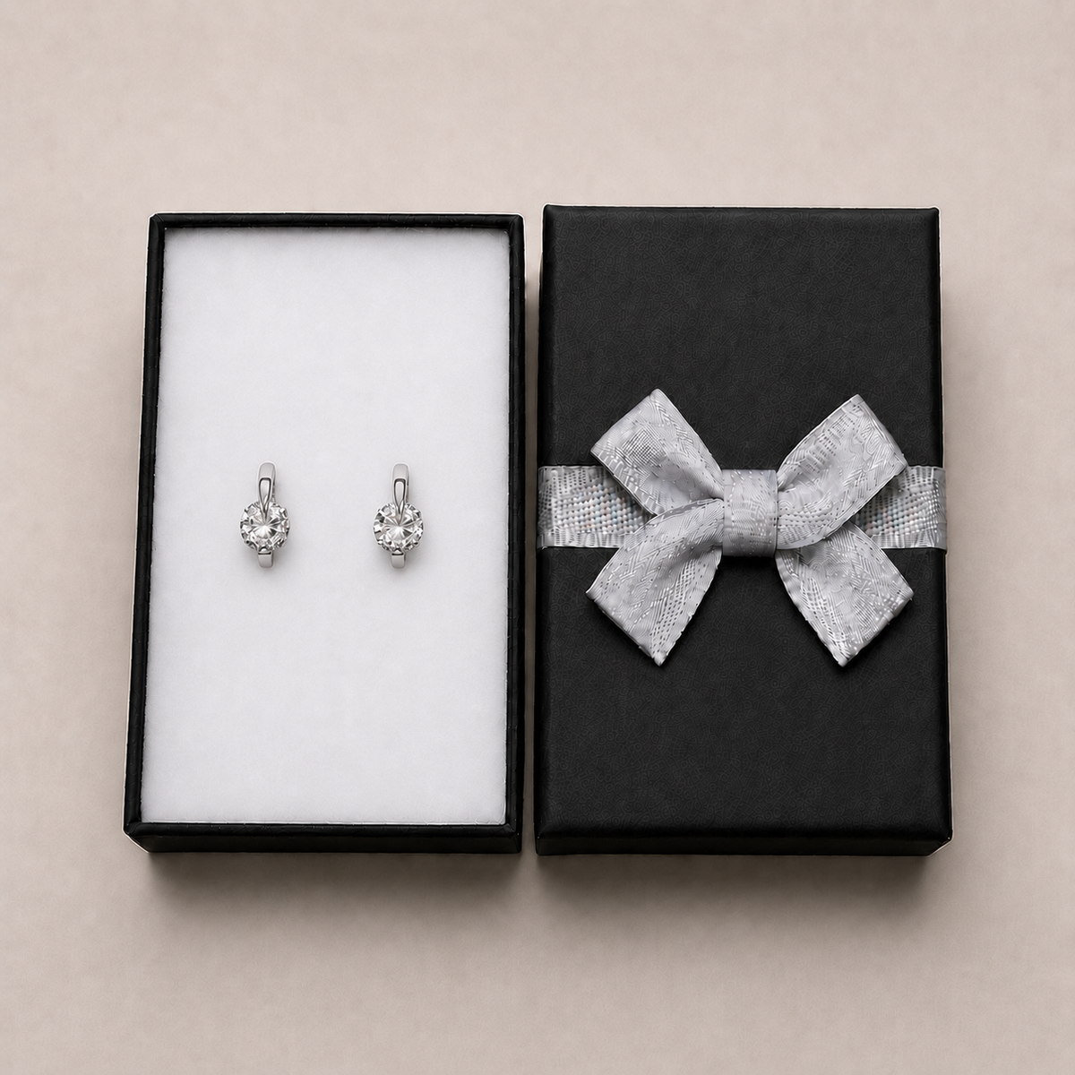 PM158 – Silver CZ Solitaire Tension Huggie Minđuše