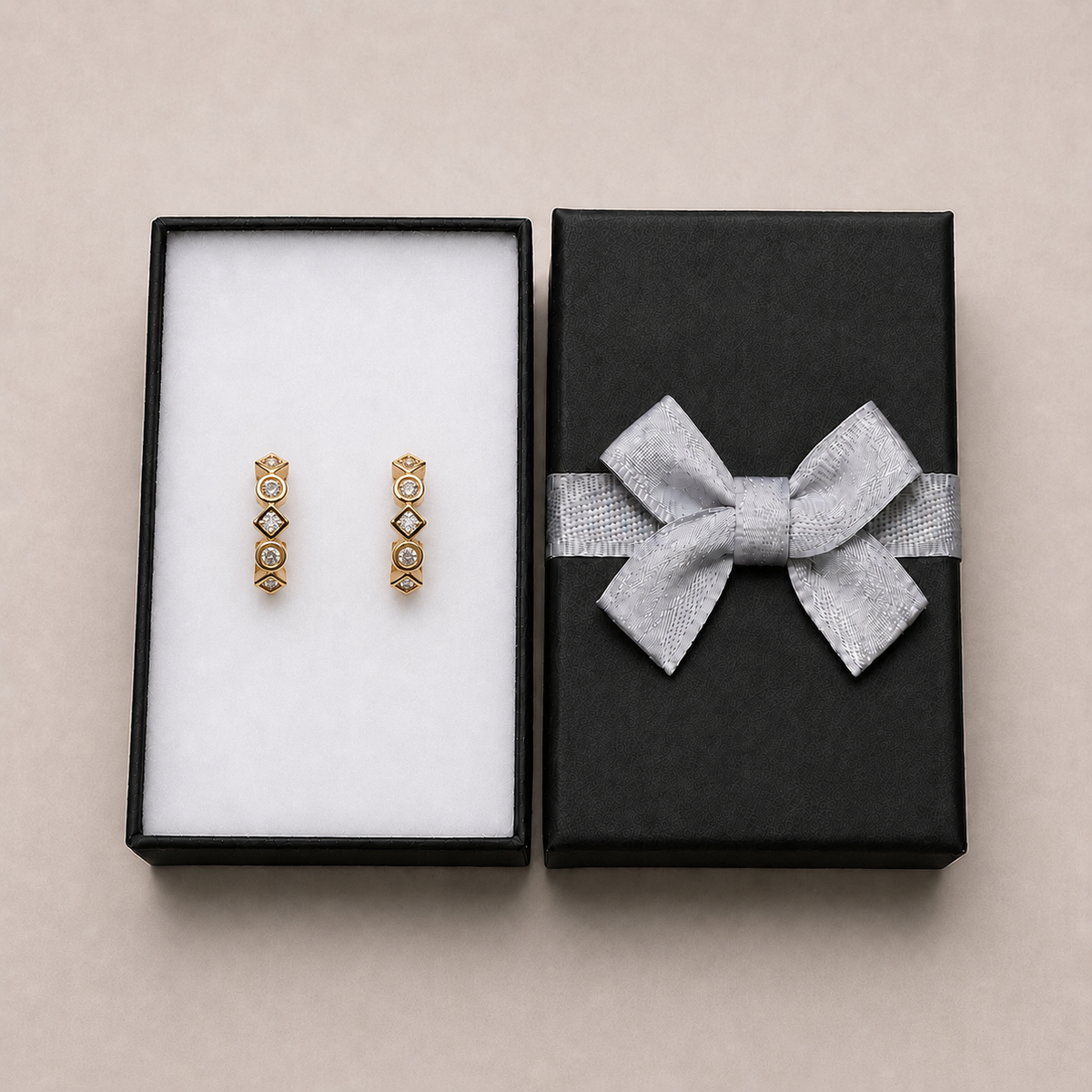 PM072G – Gold Bezel CZ X-Link Huggie Minđuše