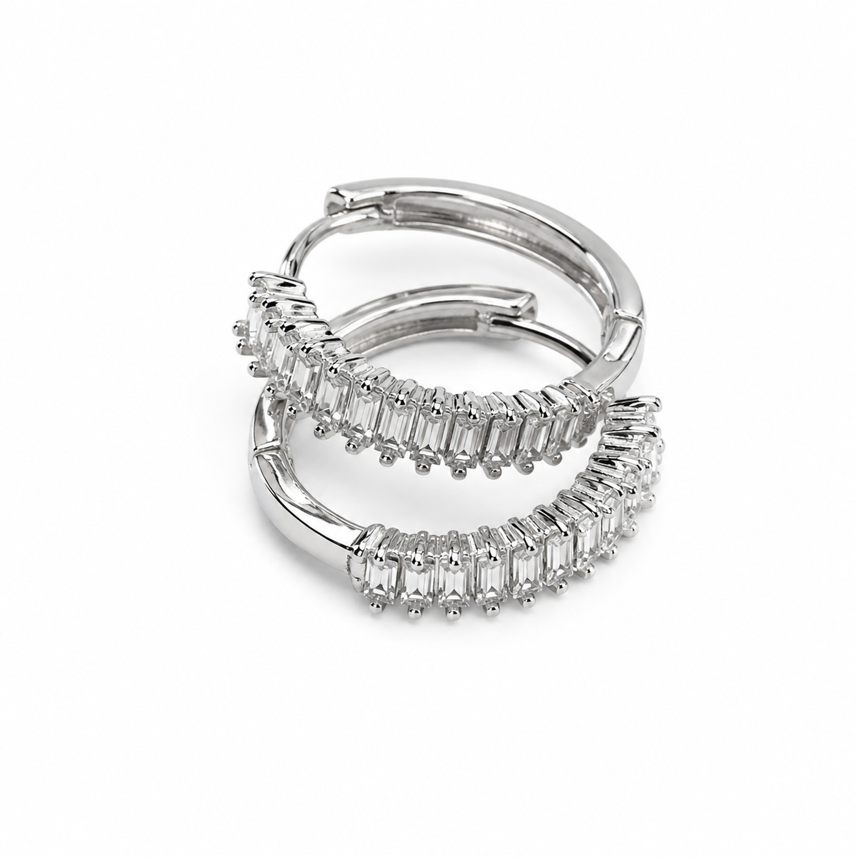 PM151 – Silver Baguette Row Huggie Hoop Minđuše