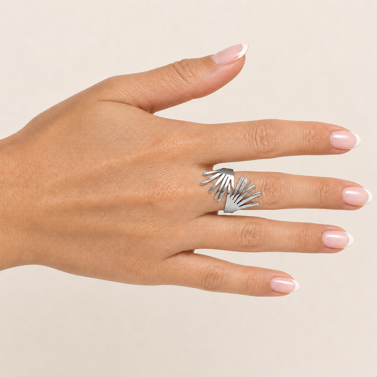 PP048 – Silver Multi Ray Wing Sculptural Prsten