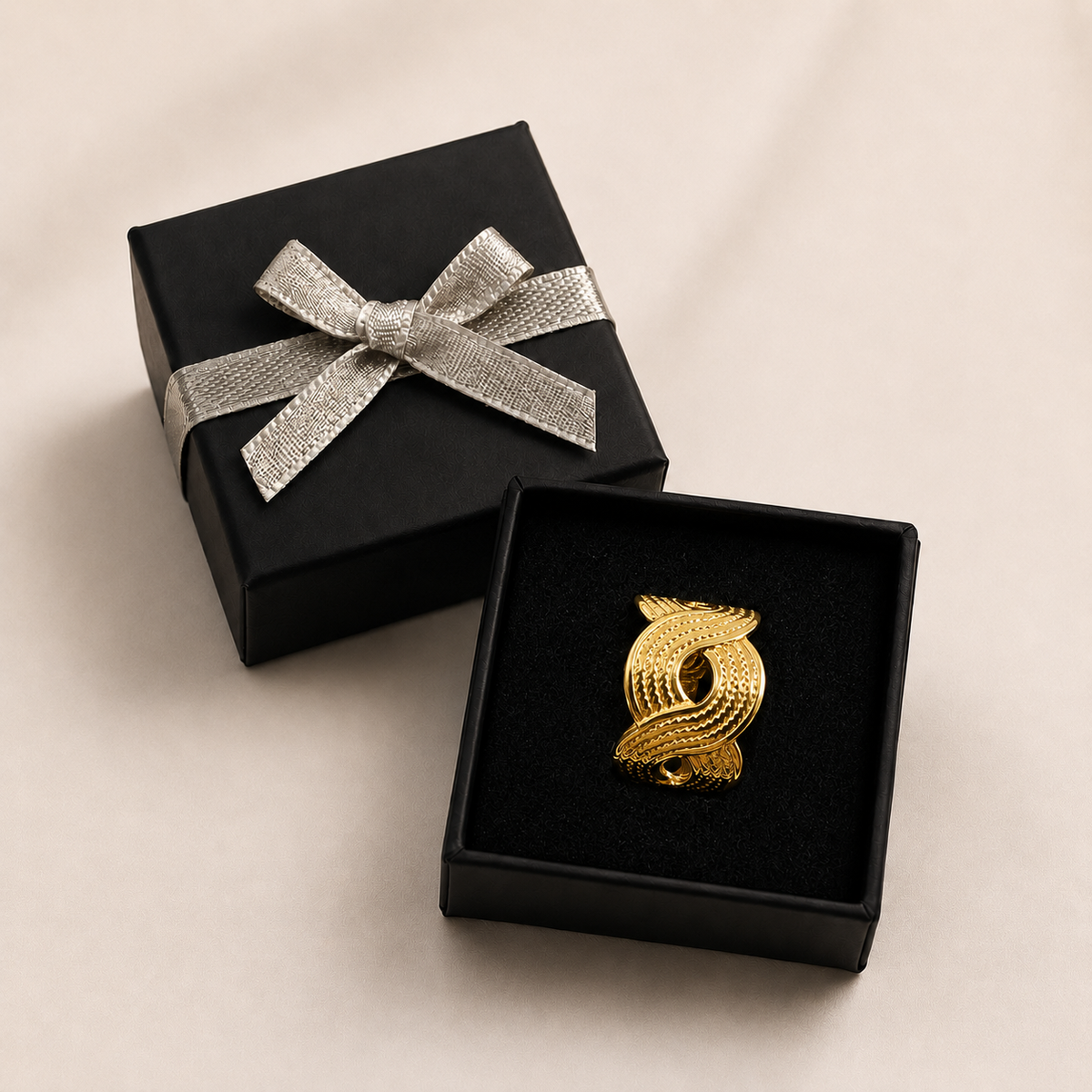 PP026G – Gold Wave Milgrain Interlace Cuff Prsten