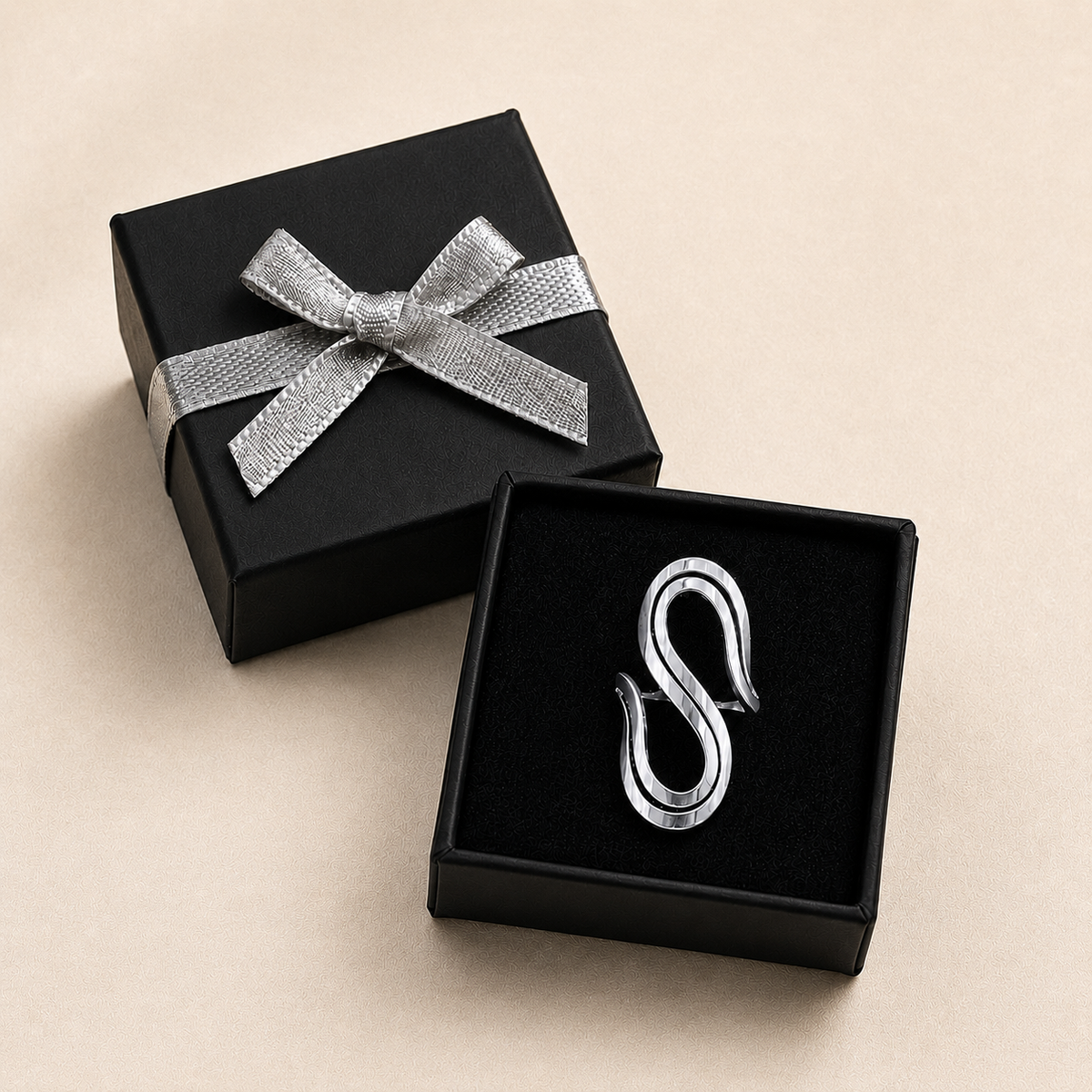 PP046 – Silver Fluid Double Loop Sculptural Prsten