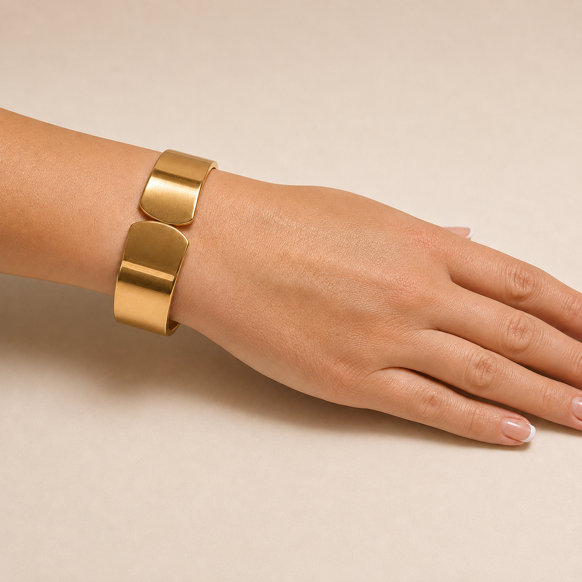 PNC006G – Gold Wide Plain Polished Cuff Bangle Narukvica