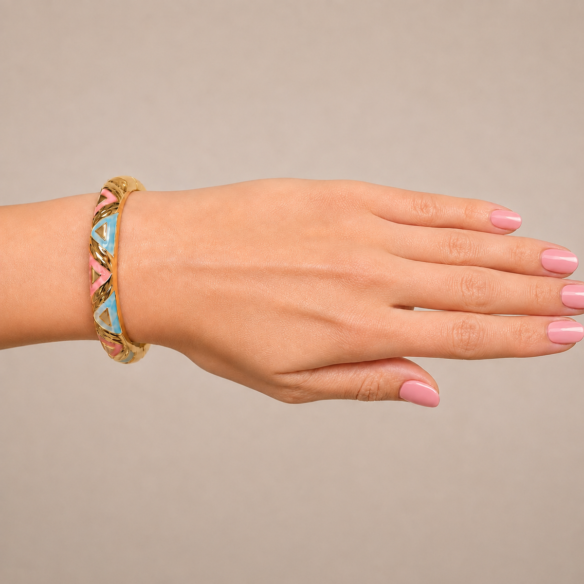 PNL009G – Gold Pastel Chevron Enamel Bangle Narukvica