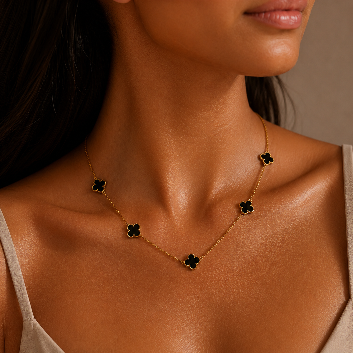 PO010G – Gold Black Five Clover Chain Ogrlica