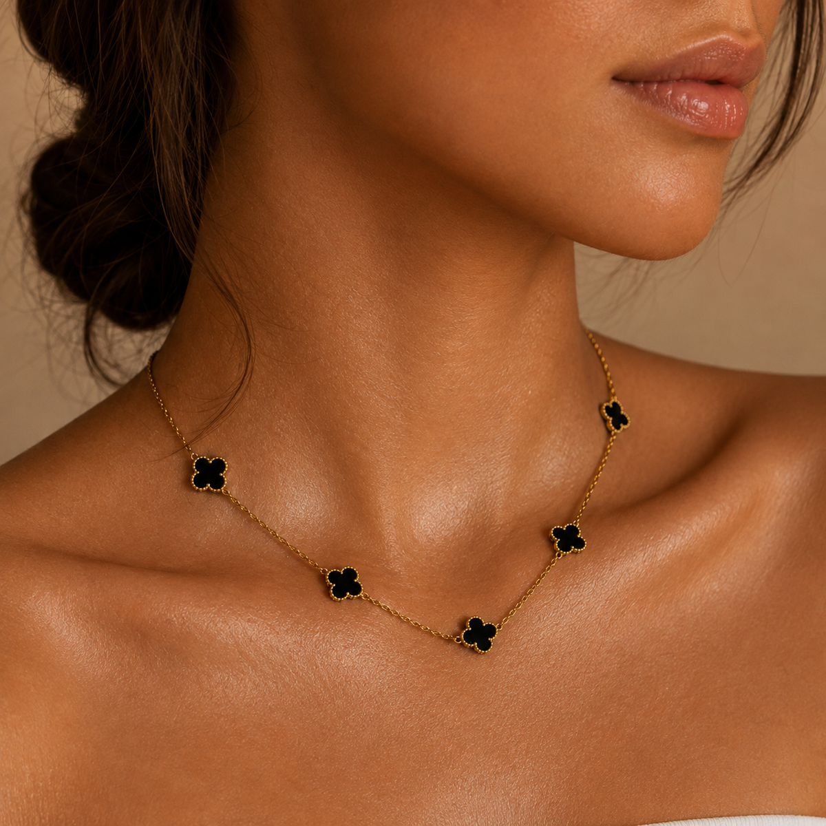 PO010G – Gold Black Five Clover Chain Ogrlica