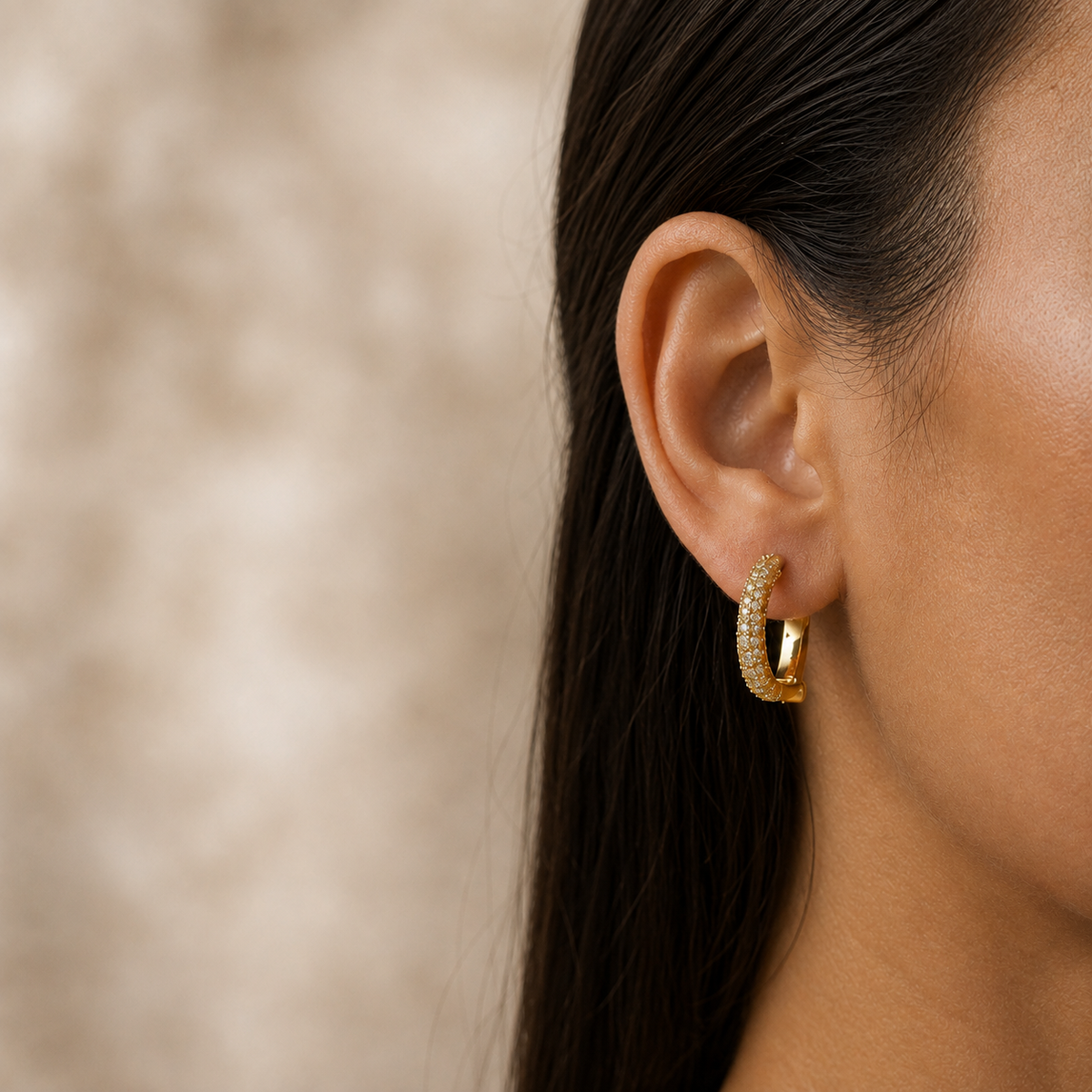PM031G – Gold Half Moon Pavé Minđuše