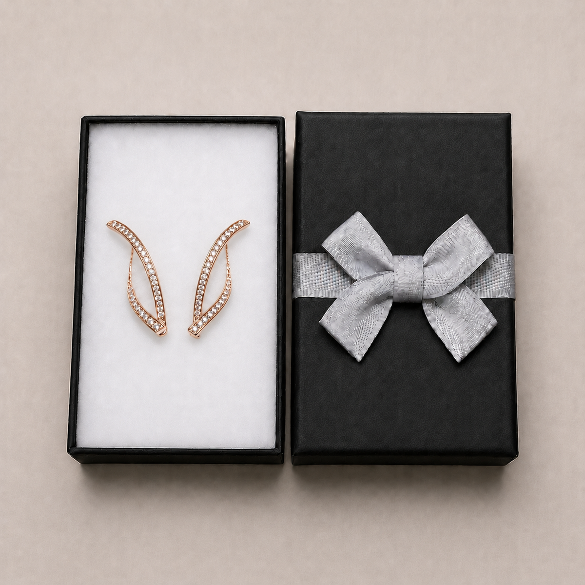 PM026G – Gold Twisted Wave CZ Ear Crawler Minđuše