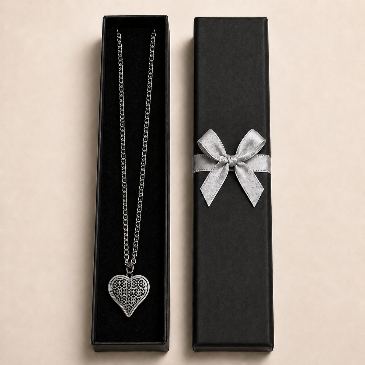 PO002 – Silver Geometric Heart Mesh Pendant Ogrlica