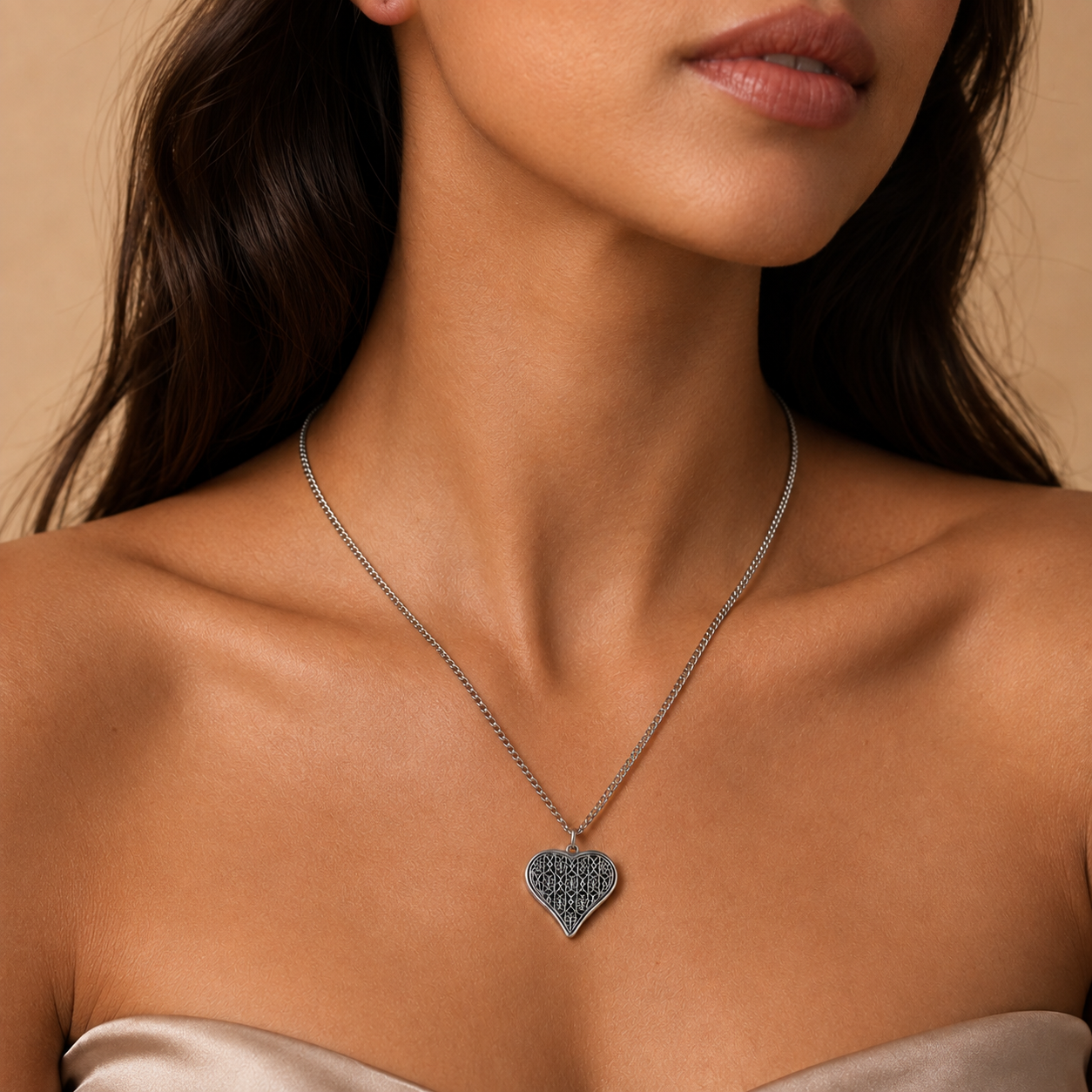 PO002 – Silver Geometric Heart Mesh Pendant Ogrlica