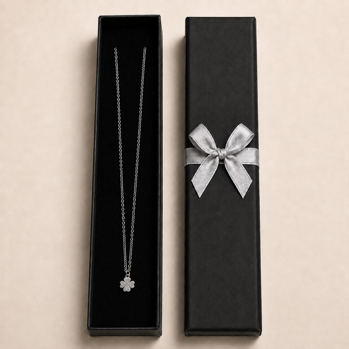 PO021 – Silver Mini Polished Clover Pendant Cable Ogrlica