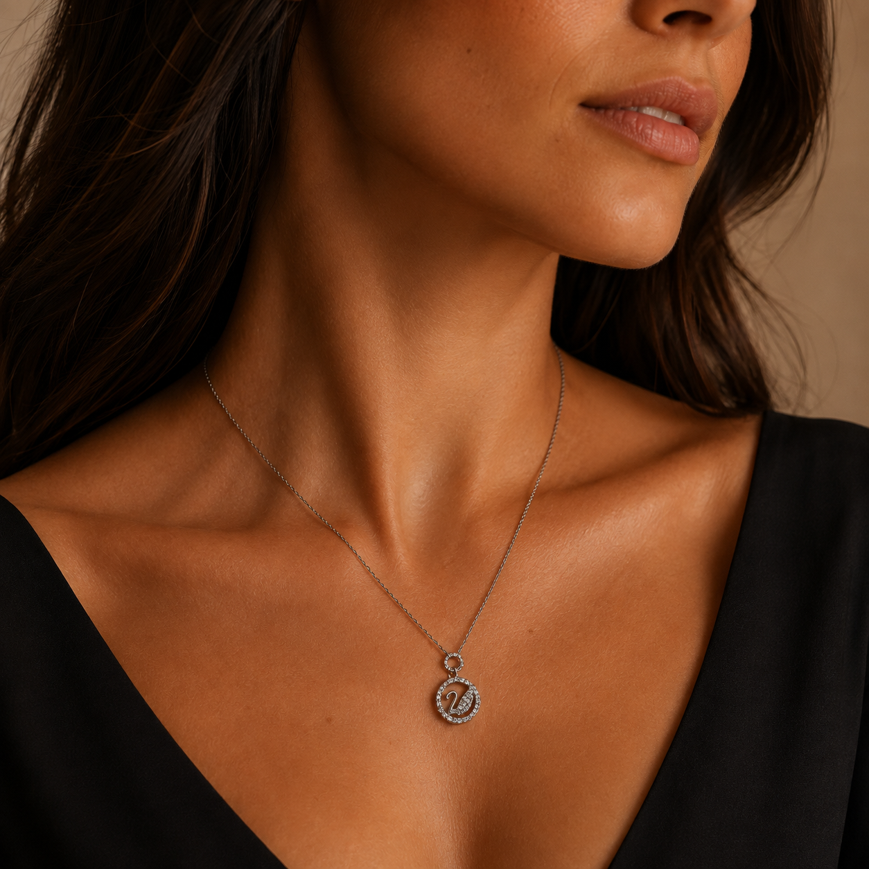 PO023 – Silver Filigree Swan Round CZ Pendant Cable Ogrlica