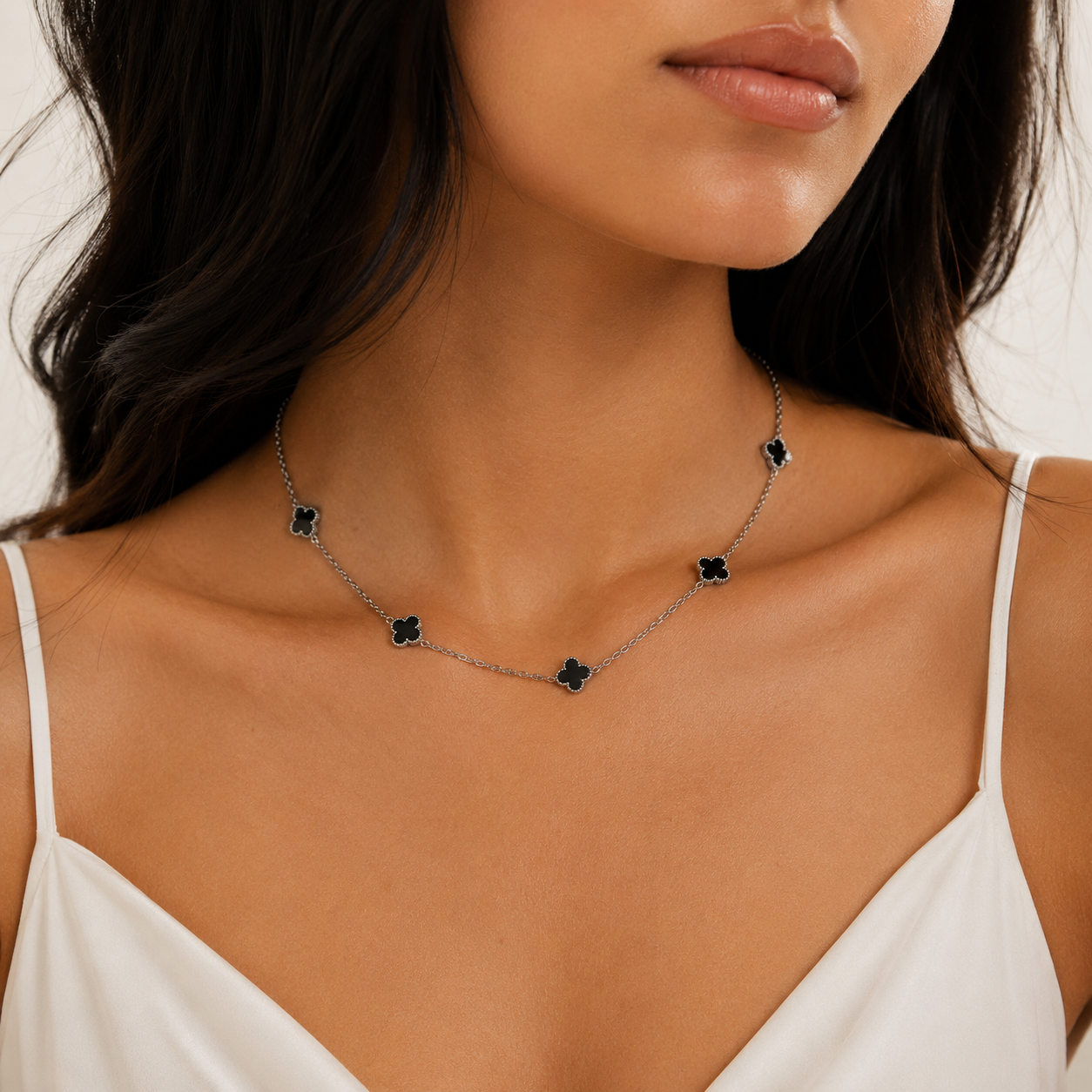 PO030 – Silver Black Five Clover Chain Ogrlica