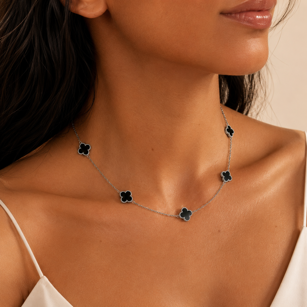 PO030 – Silver Black Five Clover Chain Ogrlica