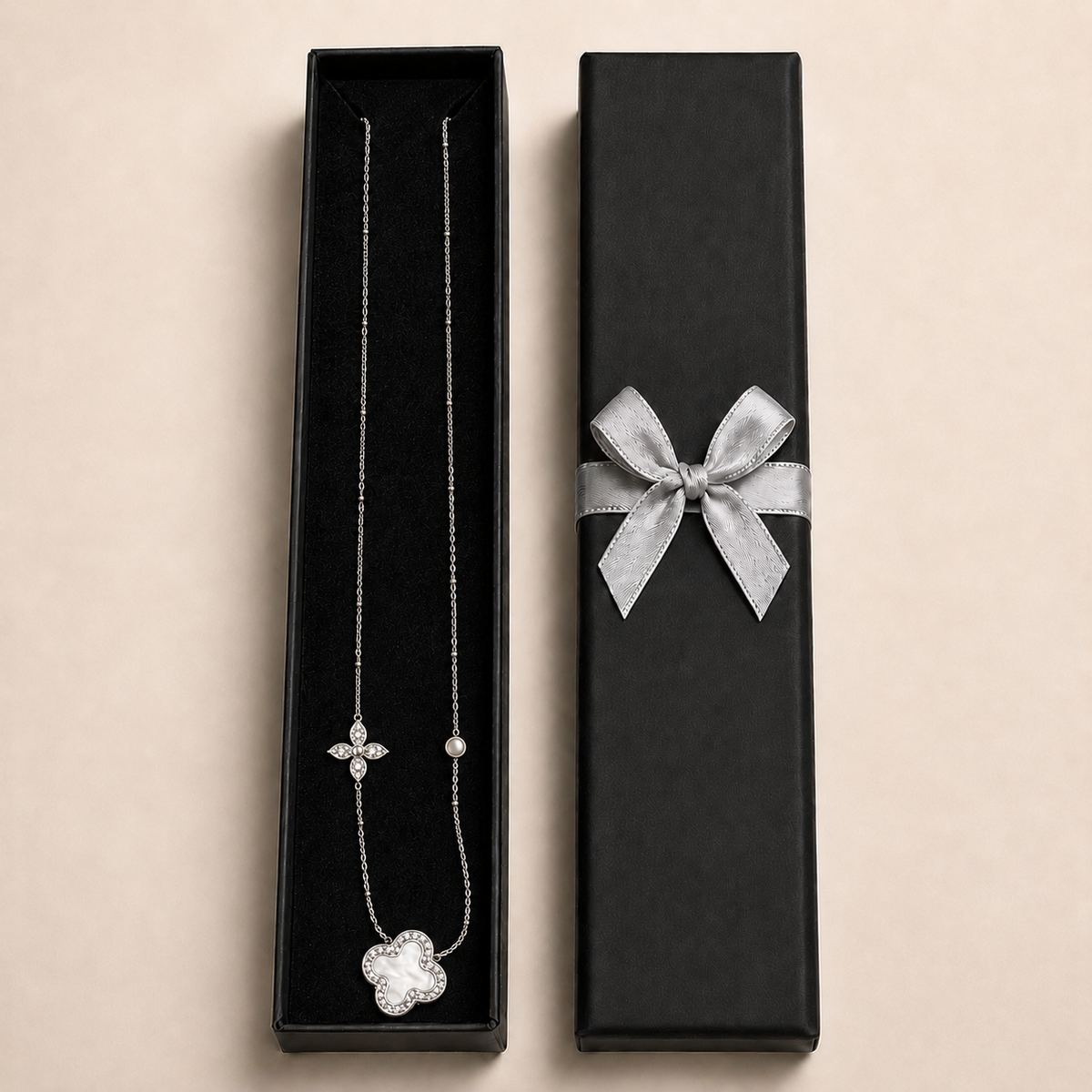 PO038 – Silver MOP Clover Trio Charm Ogrlica