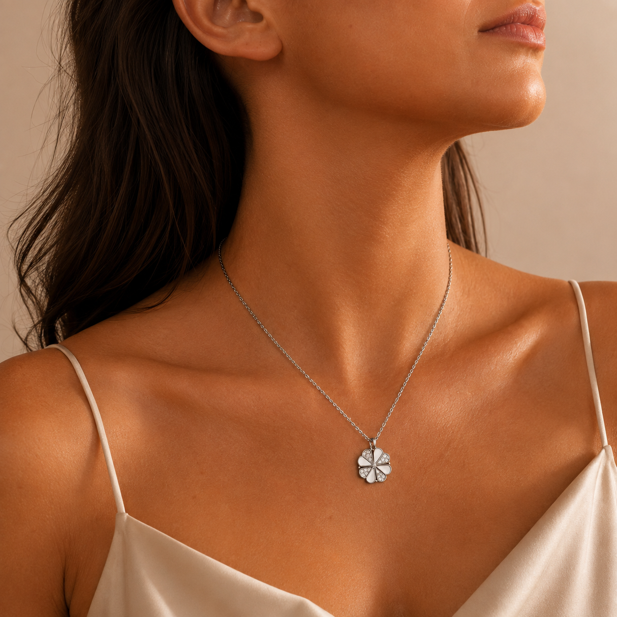 PO039 – Silver Reversible MOP CZ Flower Pendant Ogrlica