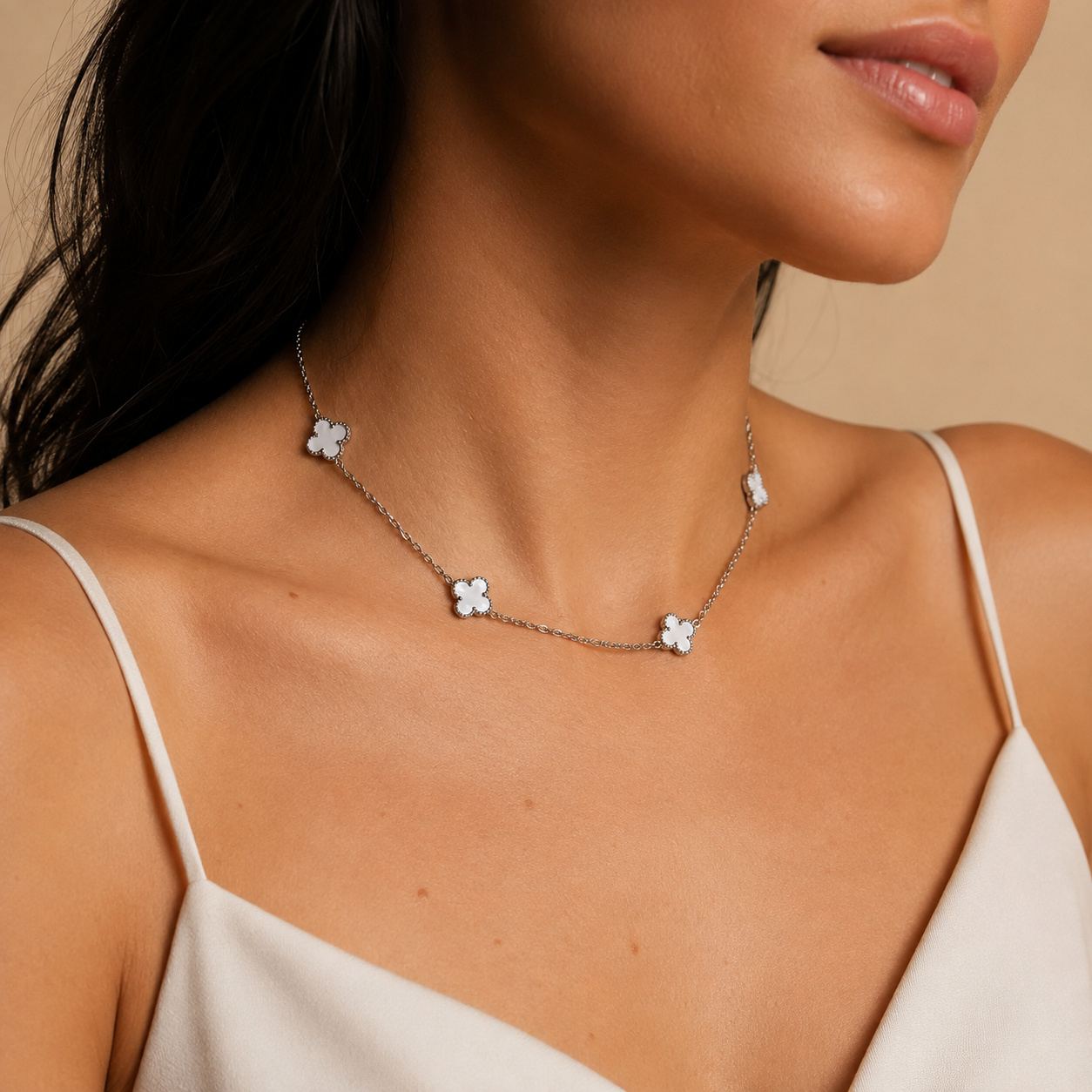 PO026 – Silver White Five Clover Chain Ogrlica