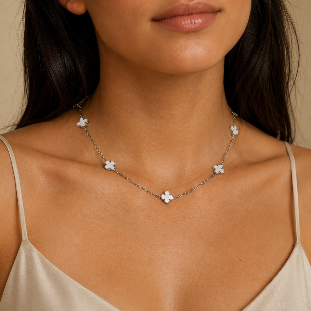 PO026 – Silver White Five Clover Chain Ogrlica