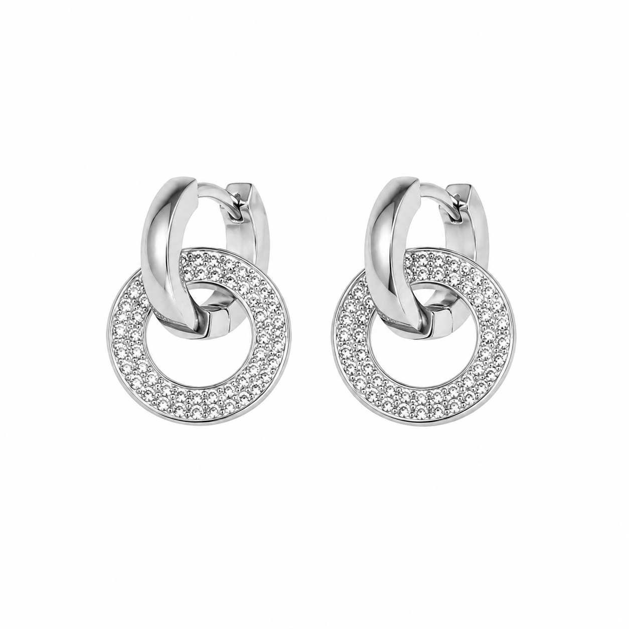 PM040 Silver Interlocking Pavé Circle Huggie Dangle Minđuše – frontalni prikaz