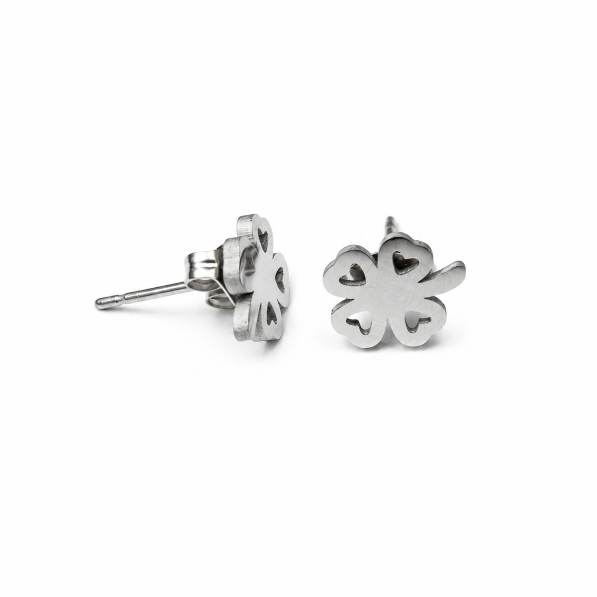 PM147 – Silver Lucky Clover Heart Cutout Stud Minđuše